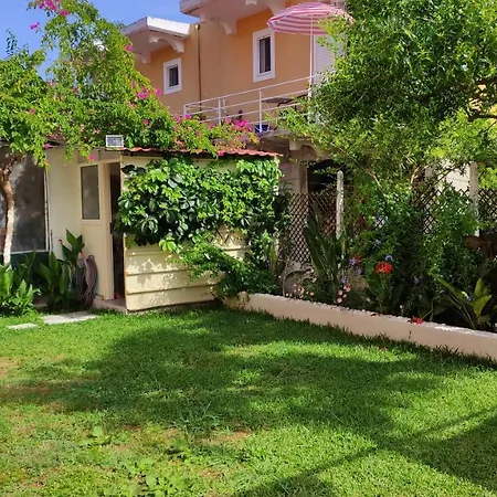 Gogo's - γωγώ & Pensiune