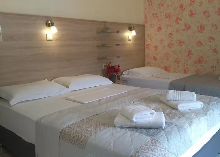 Gogo's - γωγώ & Pensiune Nydri (Lefkada)