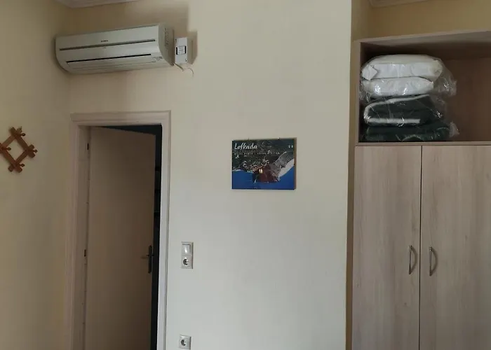 Gogo's - γωγώ & Pensiune Nydri (Lefkada)