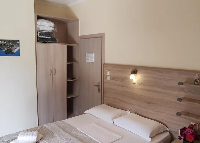 Gogo's - γωγώ & Pensiune Nydri (Lefkada)