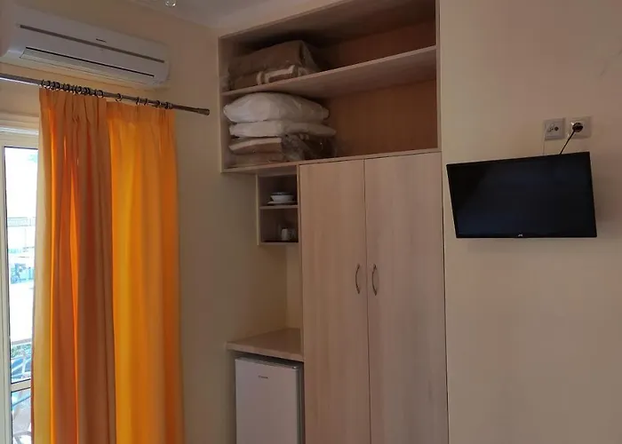 Gogo's - γωγώ & Pensiune Nydri (Lefkada)