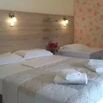 Gogo's - γωγώ & Gasthof Nydri (Lefkada)