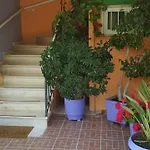 Guest house Gogo's - γωγώ & 4*