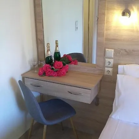 Konukevi Gogo's - γωγώ & 4*