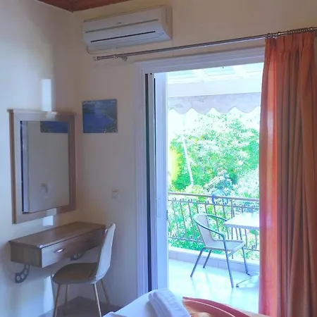 Gogo's - γωγώ & Pensjonat Nydri (Lefkada)
