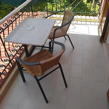 Gogo's - γωγώ & Guest house Nydri (Lefkada)